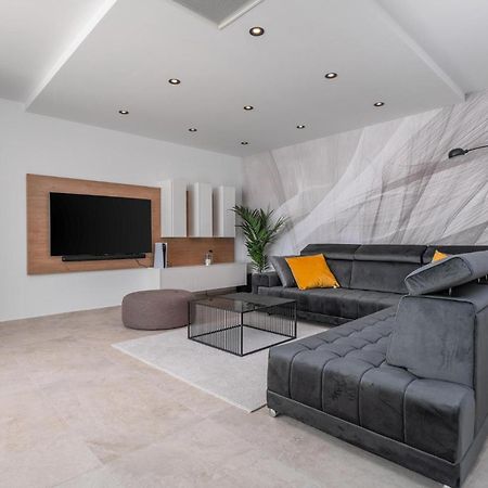 Beautiful Home In Omis With Kitchen Екстер'єр фото