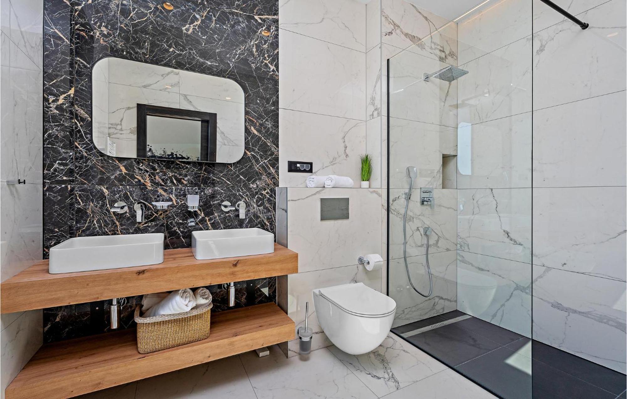 Beautiful Home In Omis With Kitchen Екстер'єр фото