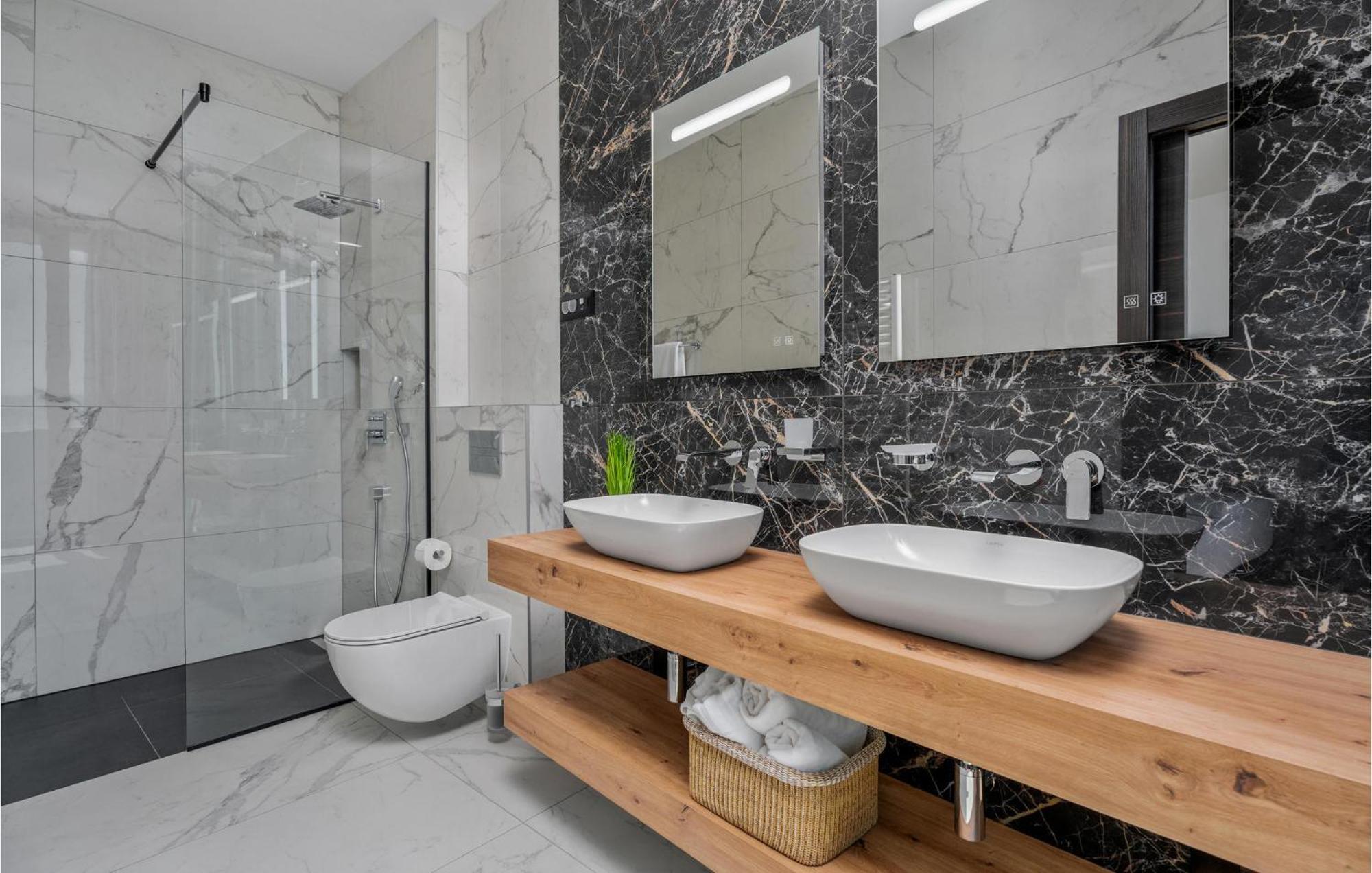 Beautiful Home In Omis With Kitchen Екстер'єр фото