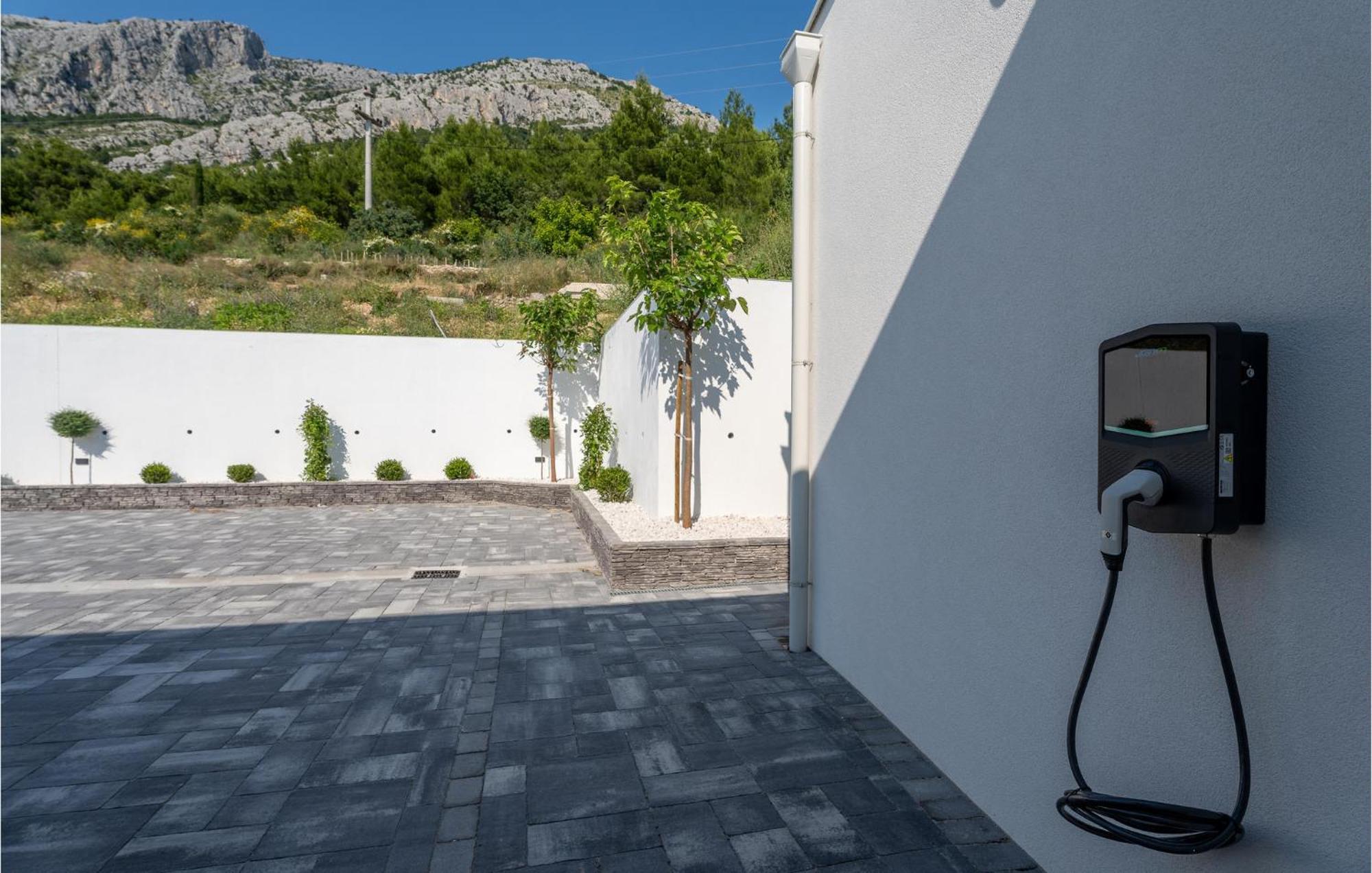 Beautiful Home In Omis With Kitchen Екстер'єр фото