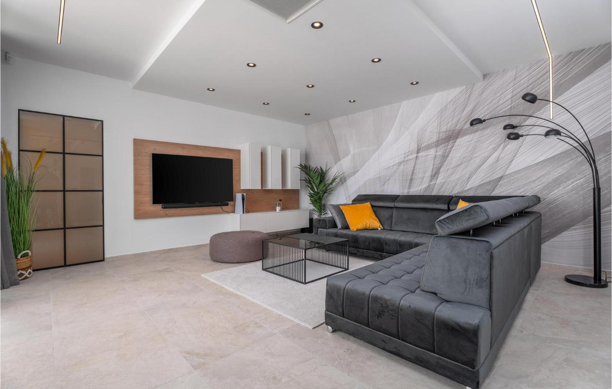 Beautiful Home In Omis With Kitchen Екстер'єр фото