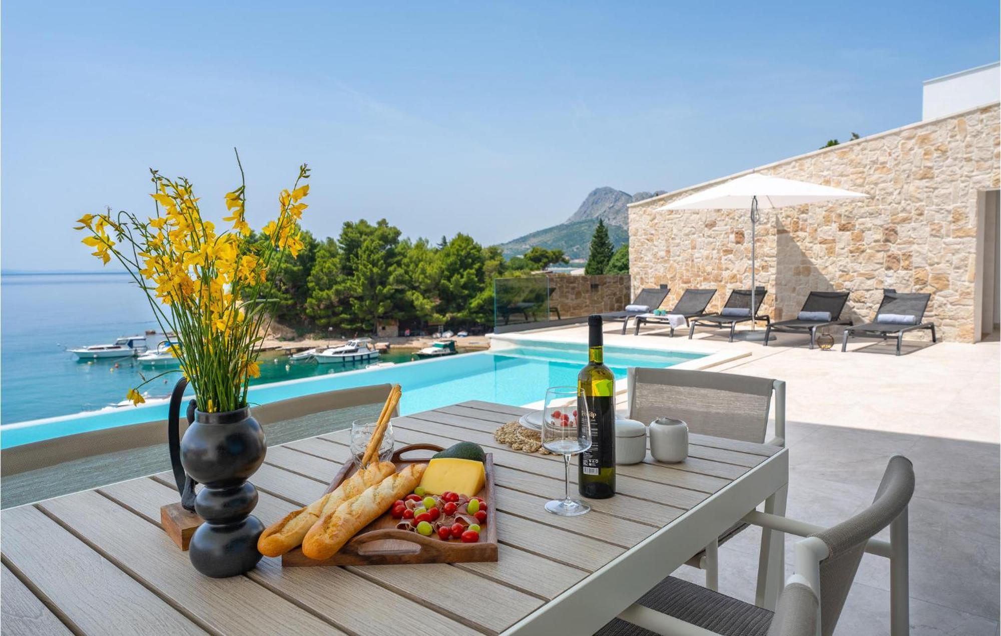 Beautiful Home In Omis With Kitchen Екстер'єр фото